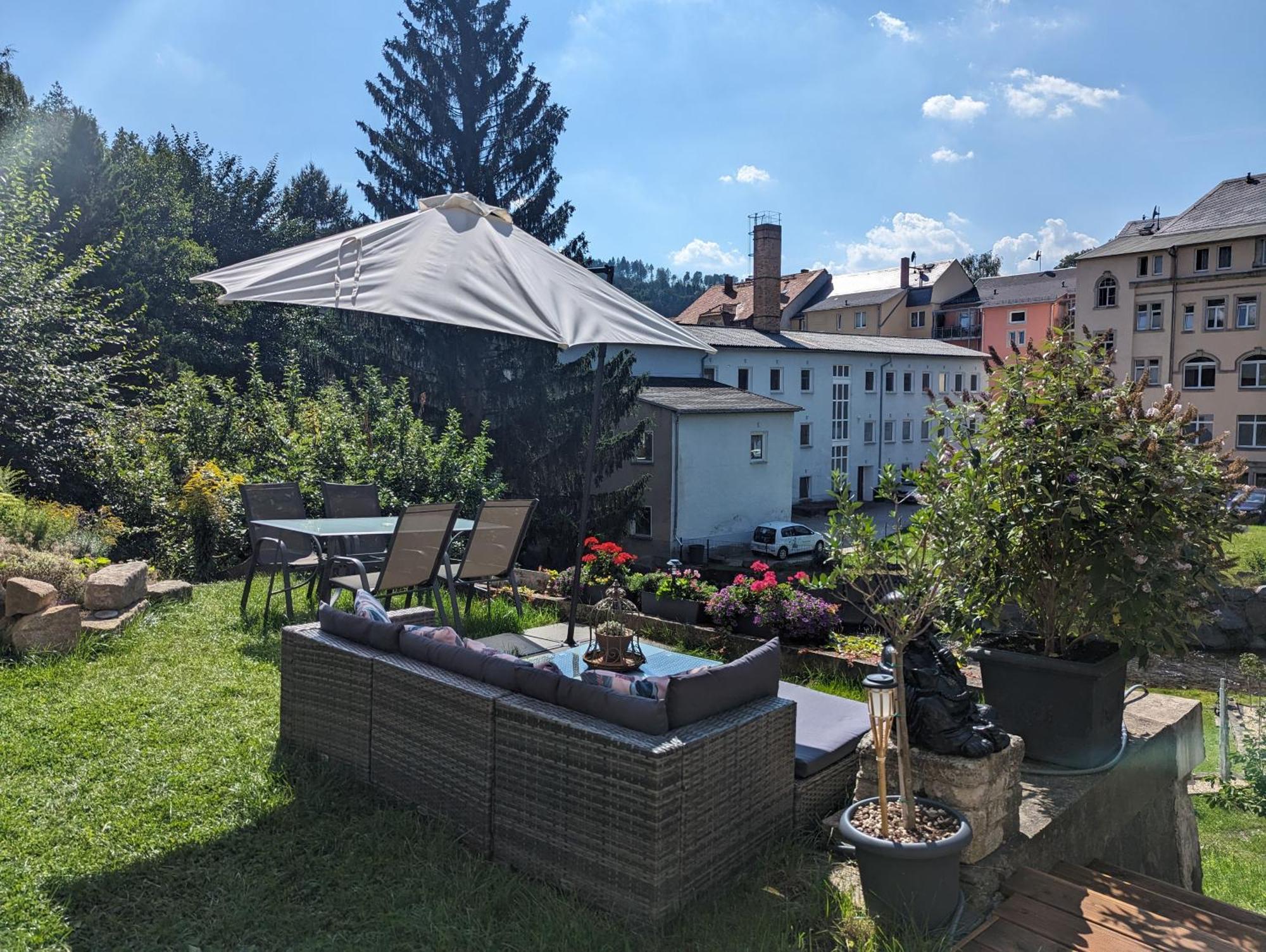 Famzi - Urlaubsmagie - Familienwohnung Mit Gemeinschaftsgarten, -Sauna & -Pool Sebnitz Buitenkant foto