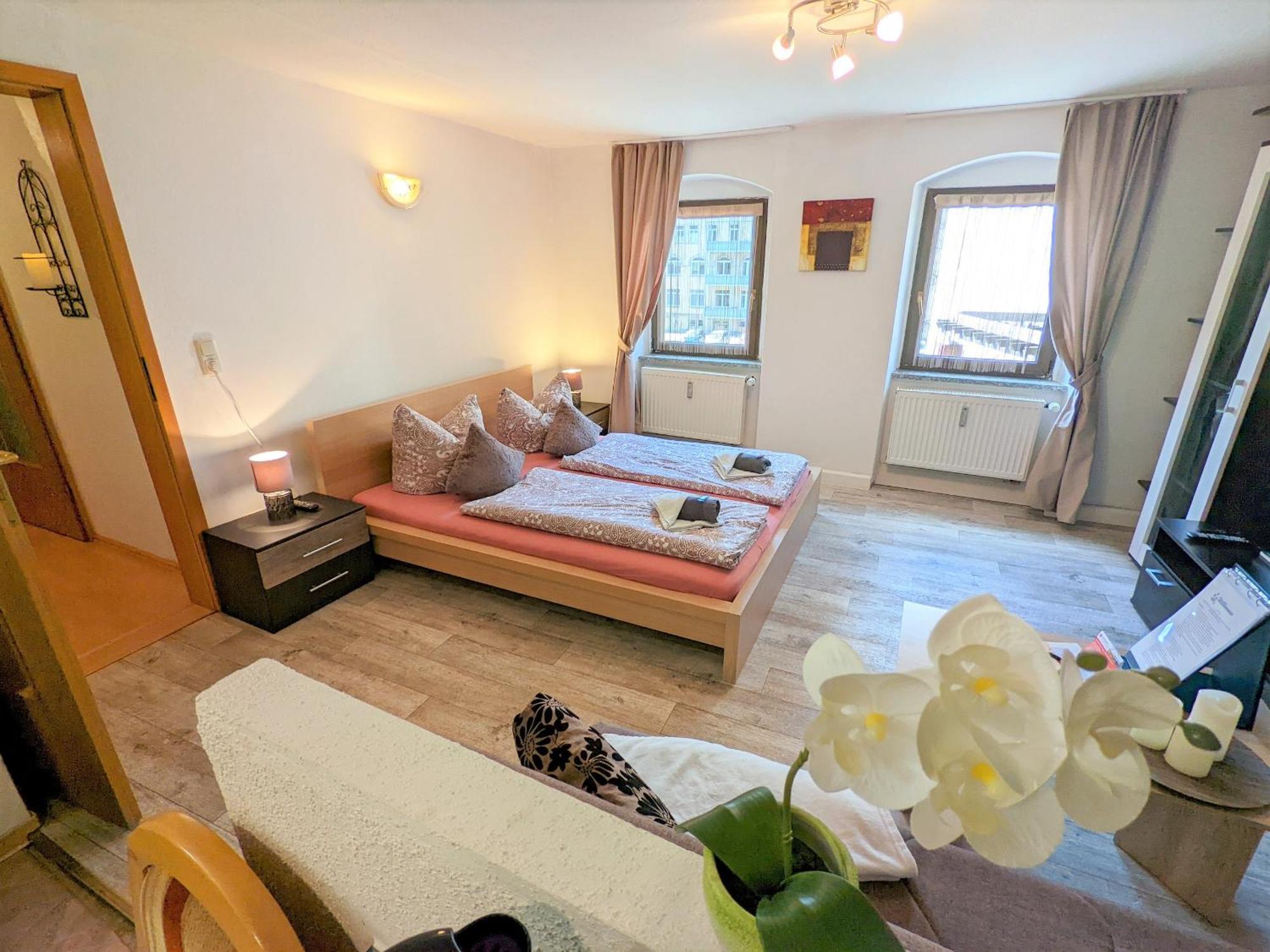Famzi - Urlaubsmagie - Familienwohnung Mit Gemeinschaftsgarten, -Sauna & -Pool Sebnitz Buitenkant foto
