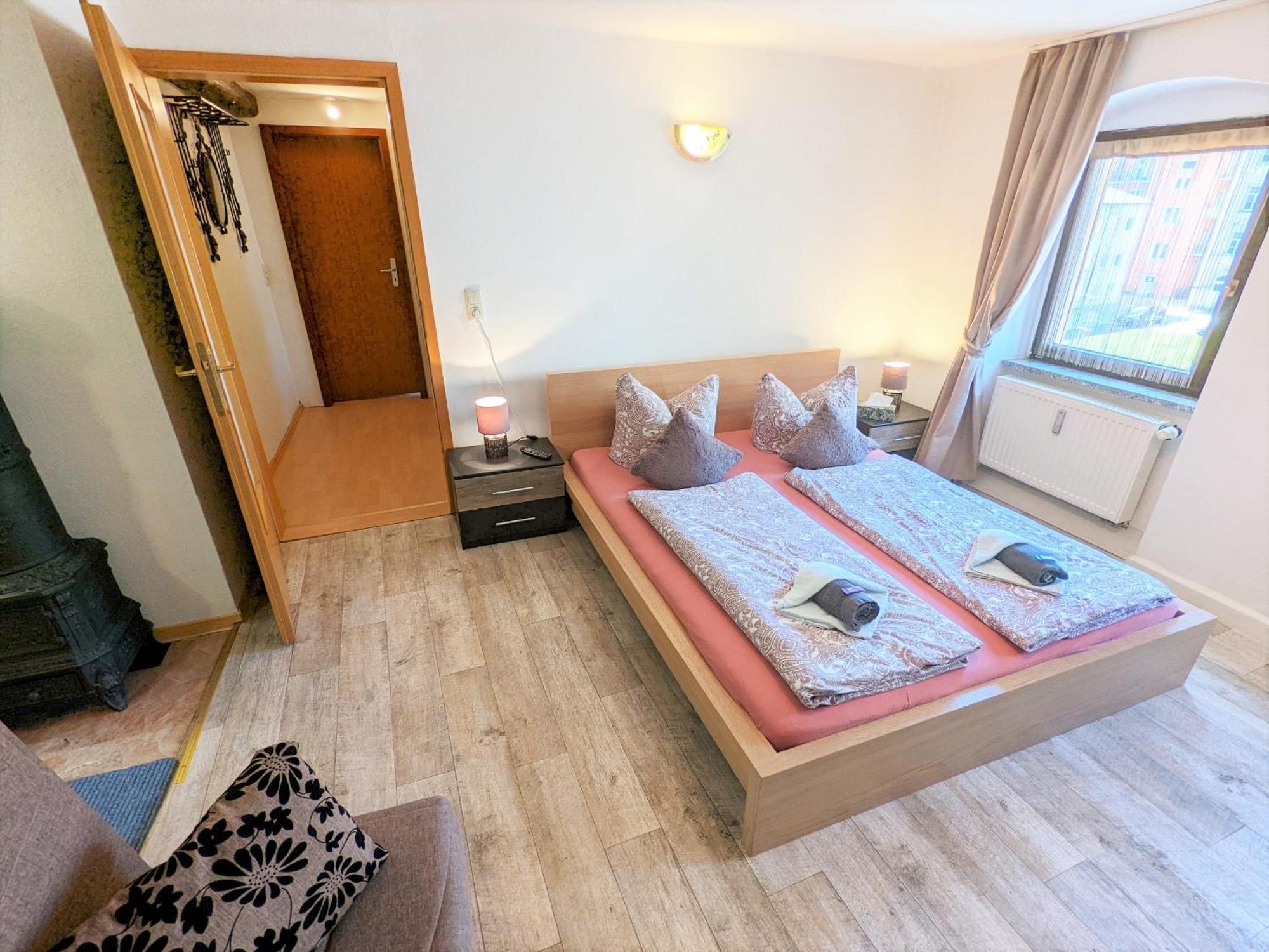 Famzi - Urlaubsmagie - Familienwohnung Mit Gemeinschaftsgarten, -Sauna & -Pool Sebnitz Buitenkant foto