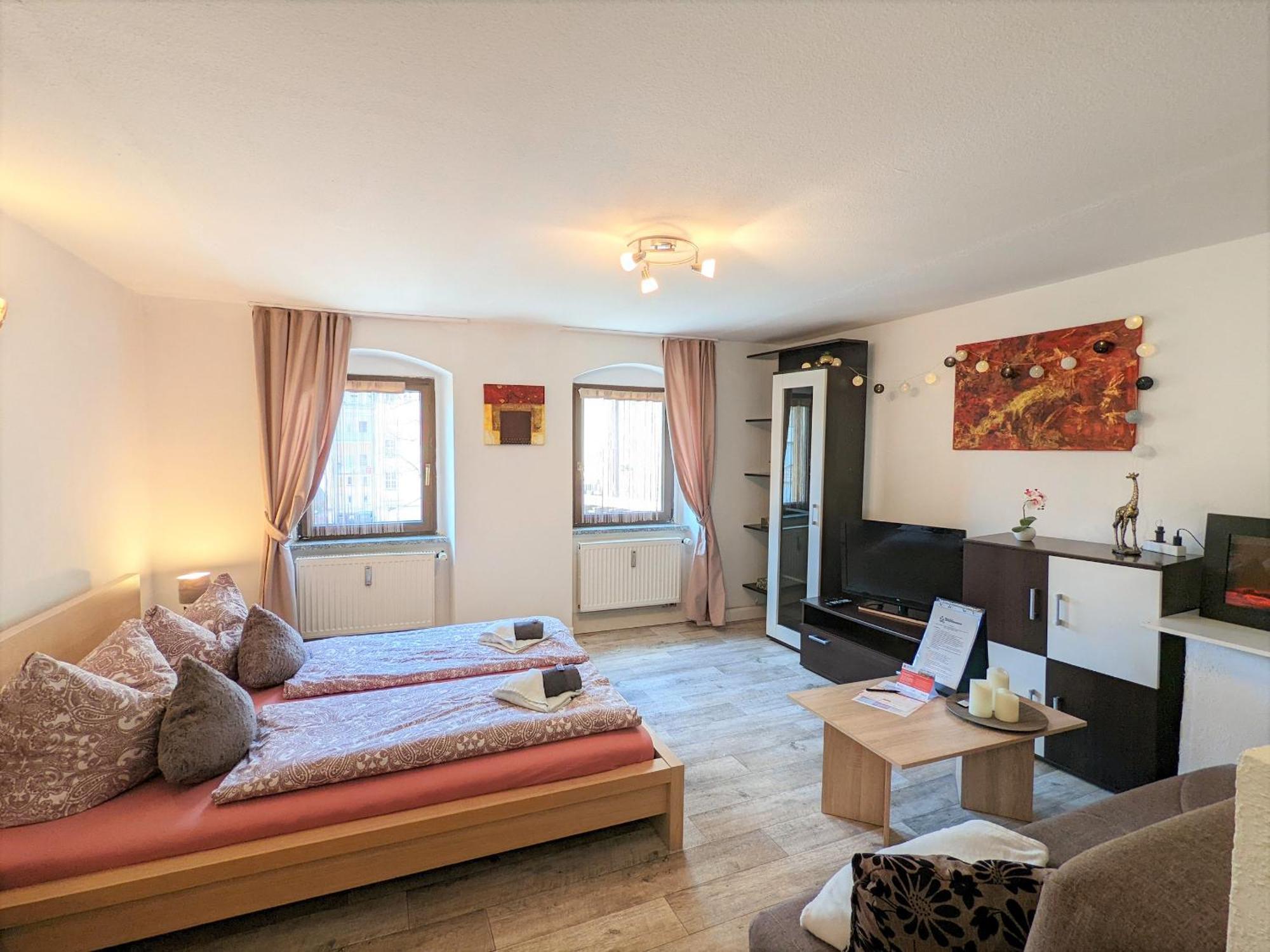 Famzi - Urlaubsmagie - Familienwohnung Mit Gemeinschaftsgarten, -Sauna & -Pool Sebnitz Buitenkant foto