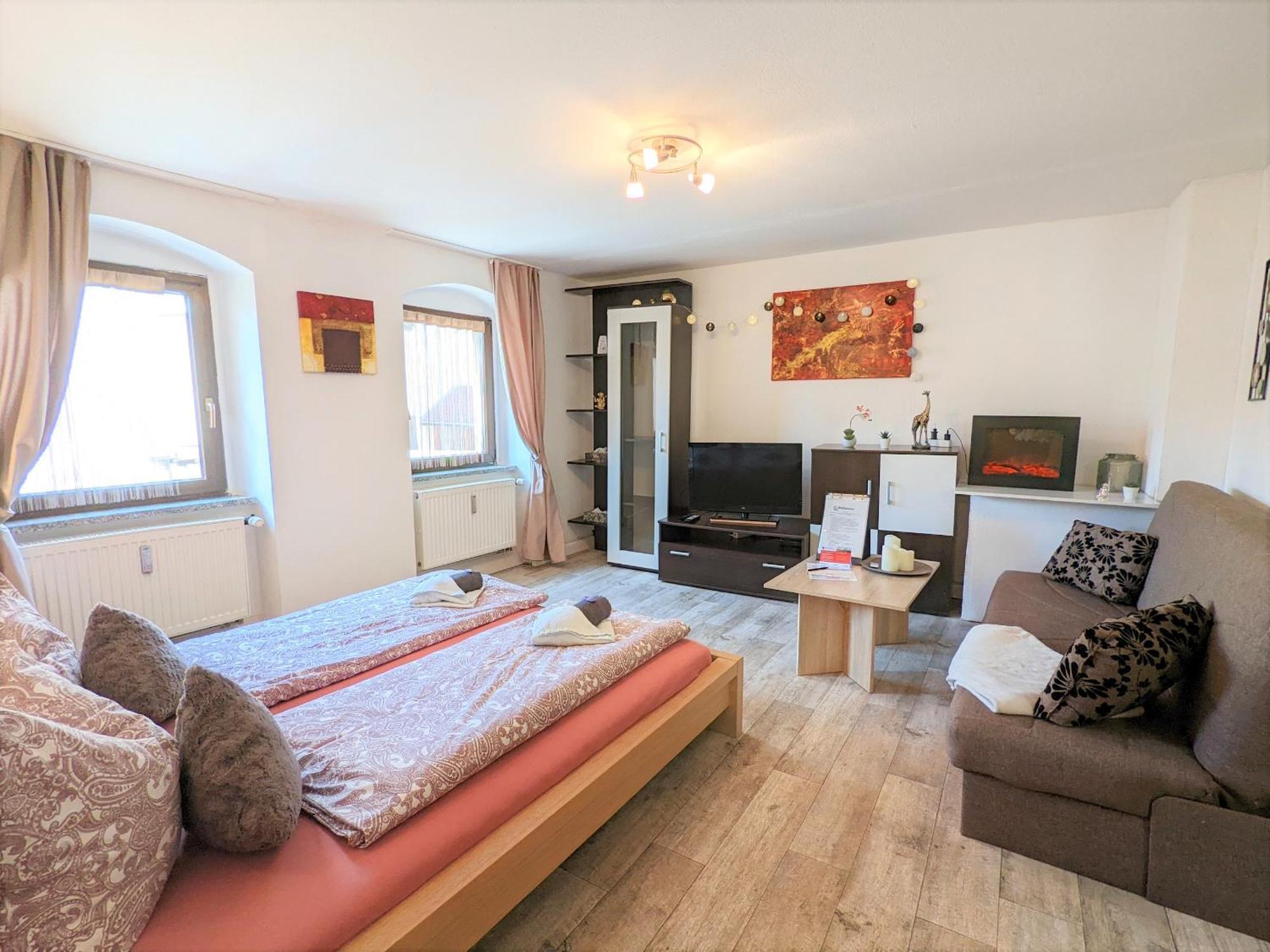 Famzi - Urlaubsmagie - Familienwohnung Mit Gemeinschaftsgarten, -Sauna & -Pool Sebnitz Buitenkant foto