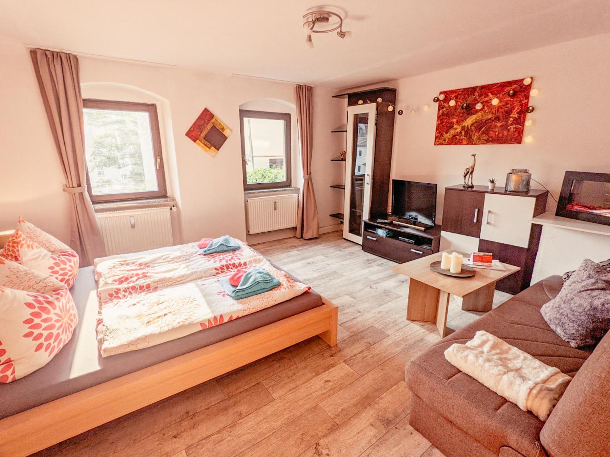 Famzi - Urlaubsmagie - Familienwohnung Mit Gemeinschaftsgarten, -Sauna & -Pool Sebnitz Buitenkant foto